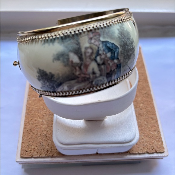 Whiting and Davis Jewelry - 🟥Whiting & Davis Vintage Bangle Bracelet, Victorian Theme